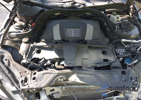 2010 Mercedes-Benz E 550 z USA, uszkodzony, nr VIN WDDHF7CB3AA104247